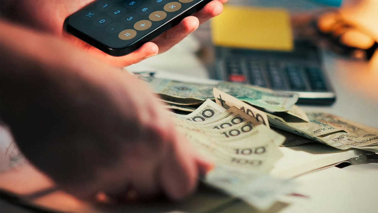 How to Save for Retirement When You're Starting Late_20251211_181216_0000 What is DeFi?